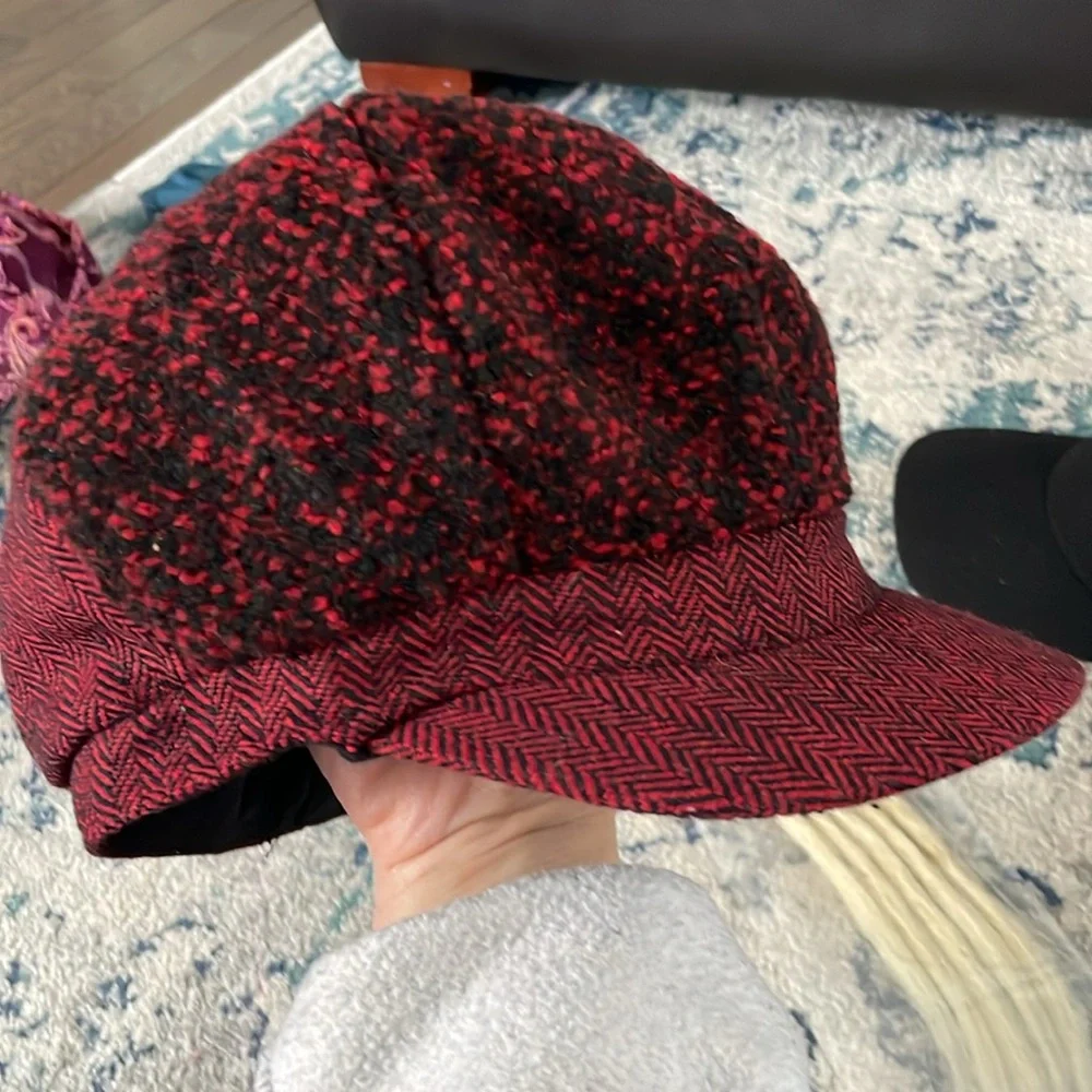 Women's Red Hat NWT one size